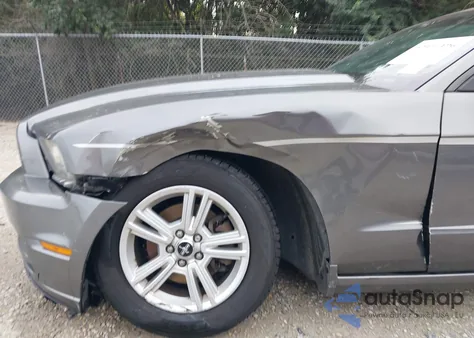 2014 Ford Mustang V6 z USA, uszkodzony, nr VIN 1ZVBP8AM8E5319898